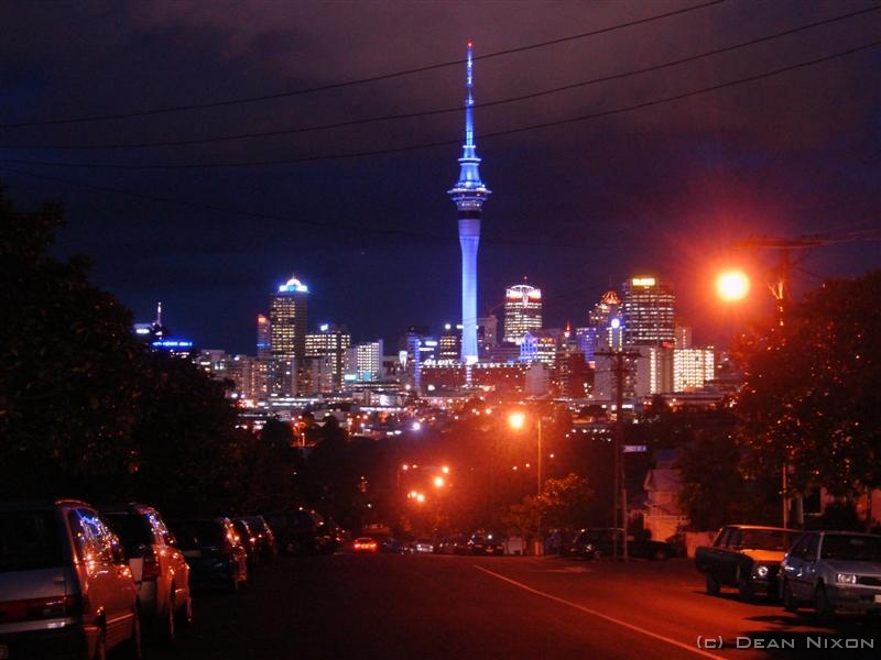 5.1 DSC07111_hnf (Medium) 1st May, Monday<br>
The rain of the last few days has caused further flooding at my flat in Auckland - at this time of year rain comes in short but extremely heavy downpours...imagine standing in a waterfall! Late evening is clear again and I take a walk for a view of the city.